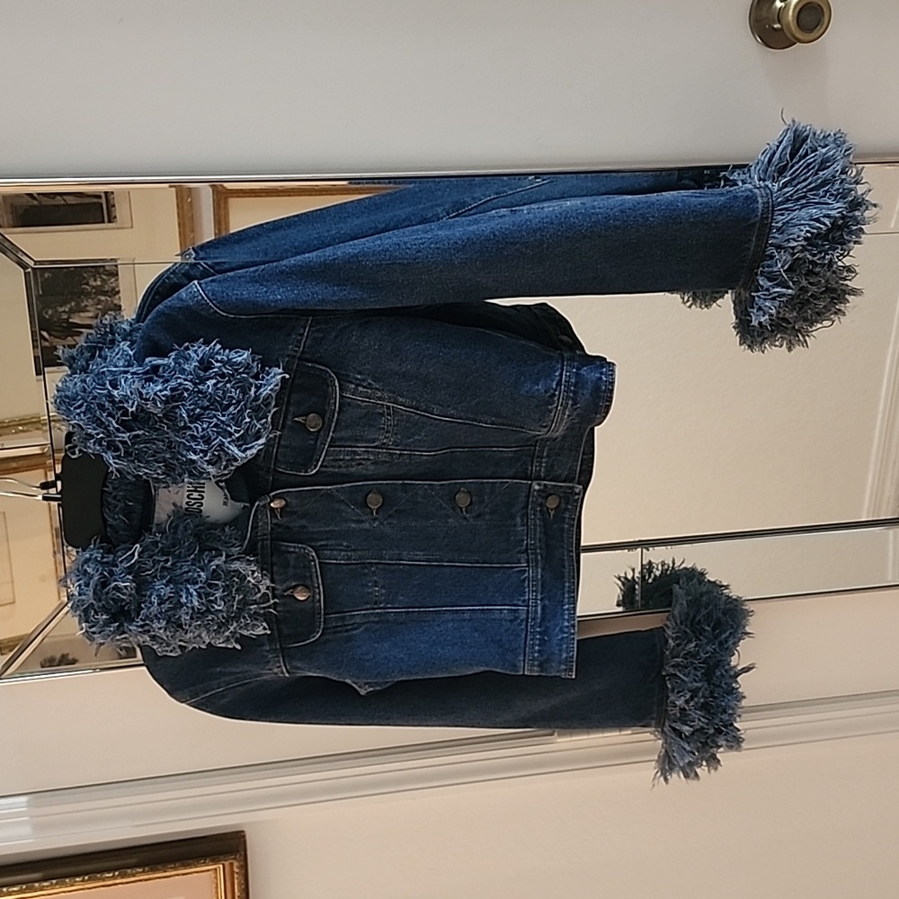 MOSCHINO cropped Jean jacket, quilted lining with fringed collar n cuffs Size 8